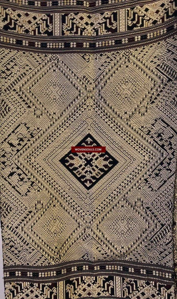 1361 Superb Laotian Silk Shawl - Weaving Textile Art from Laos