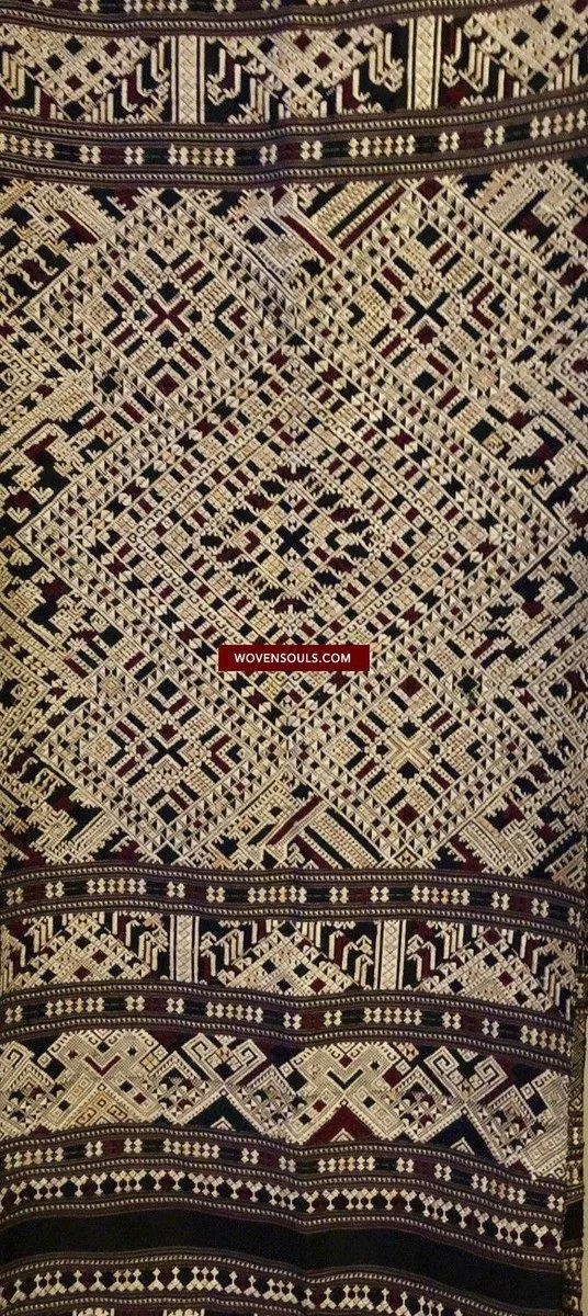 1361 Superb Laotian Silk Shawl - Weaving Textile Art from Laos