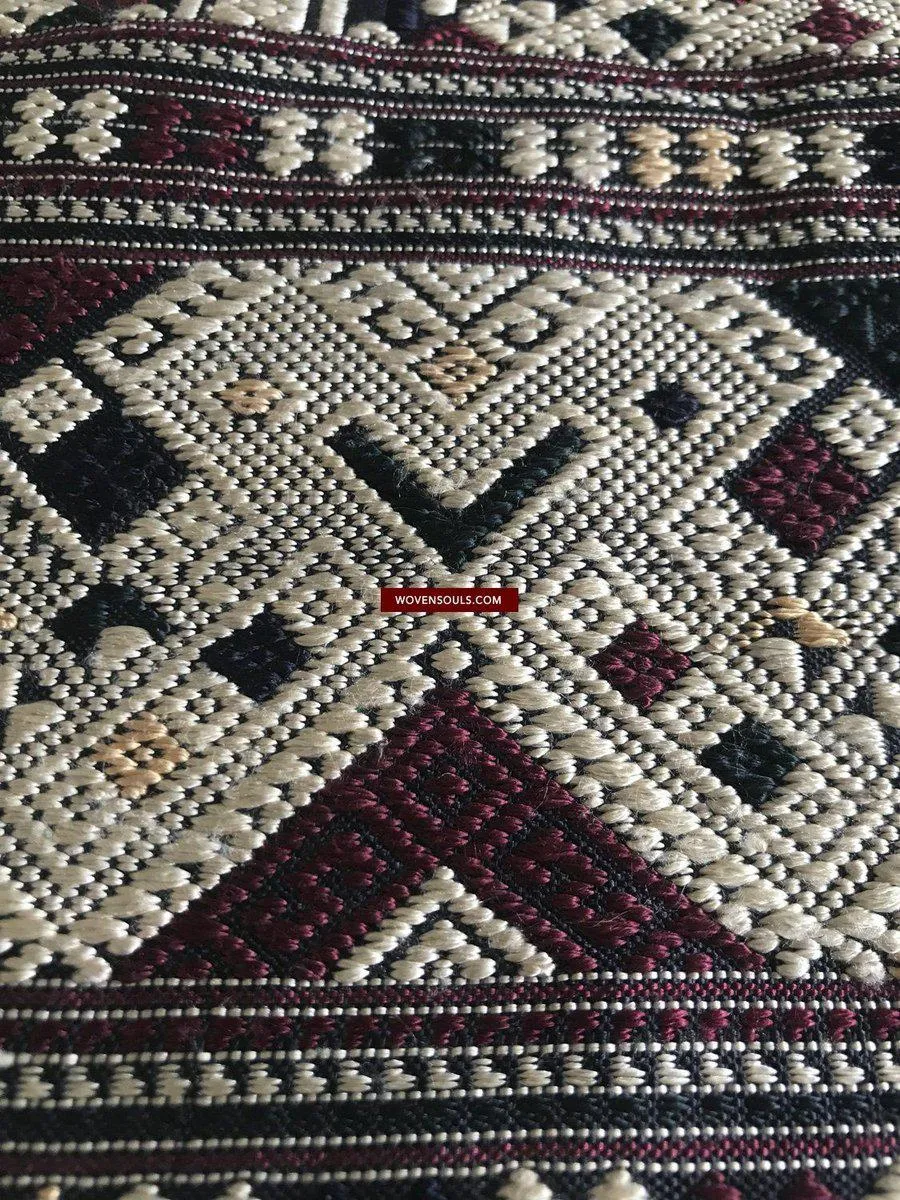1361 Superb Laotian Silk Shawl - Weaving Textile Art from Laos