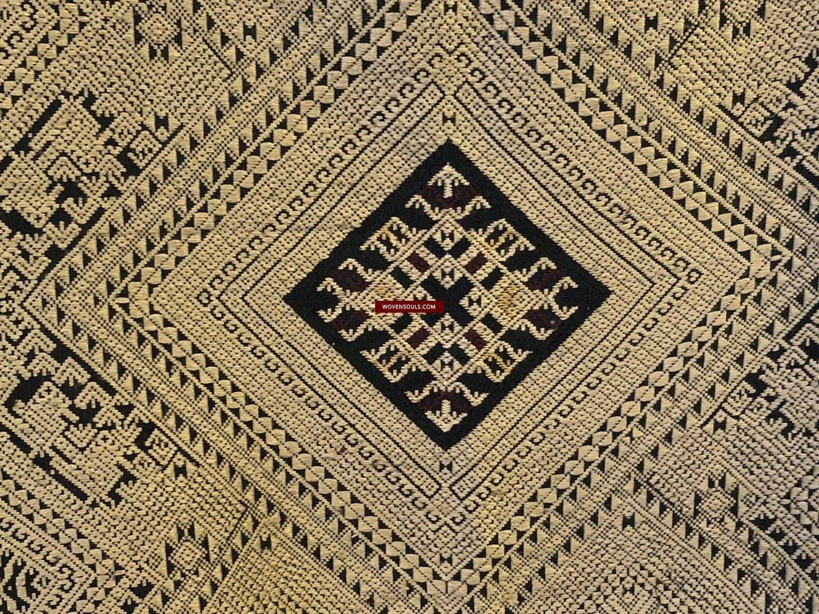 1361 Superb Laotian Silk Shawl - Weaving Textile Art from Laos