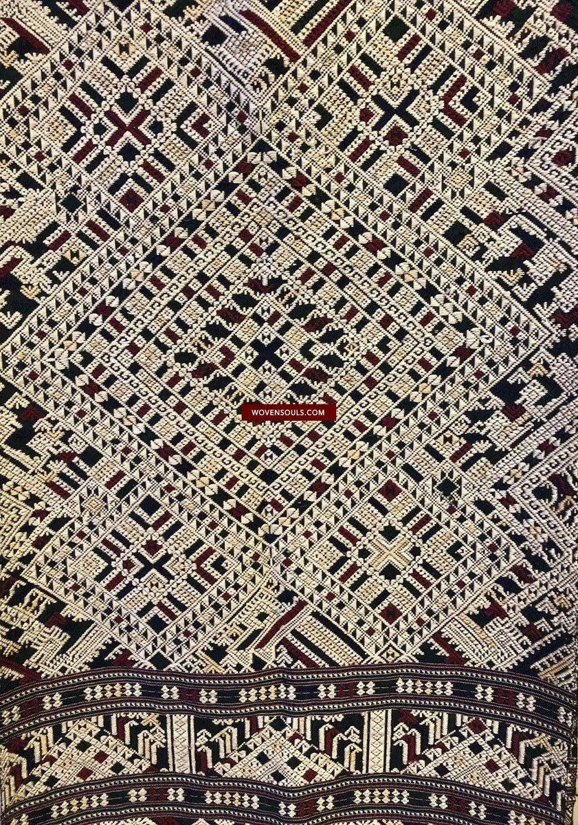 1361 Superb Laotian Silk Shawl - Weaving Textile Art from Laos