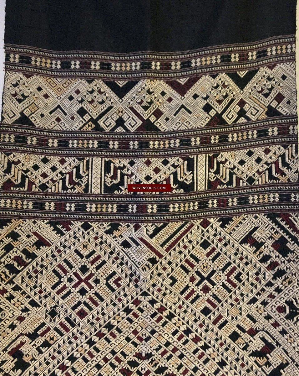 1361 Superb Laotian Silk Shawl - Weaving Textile Art from Laos