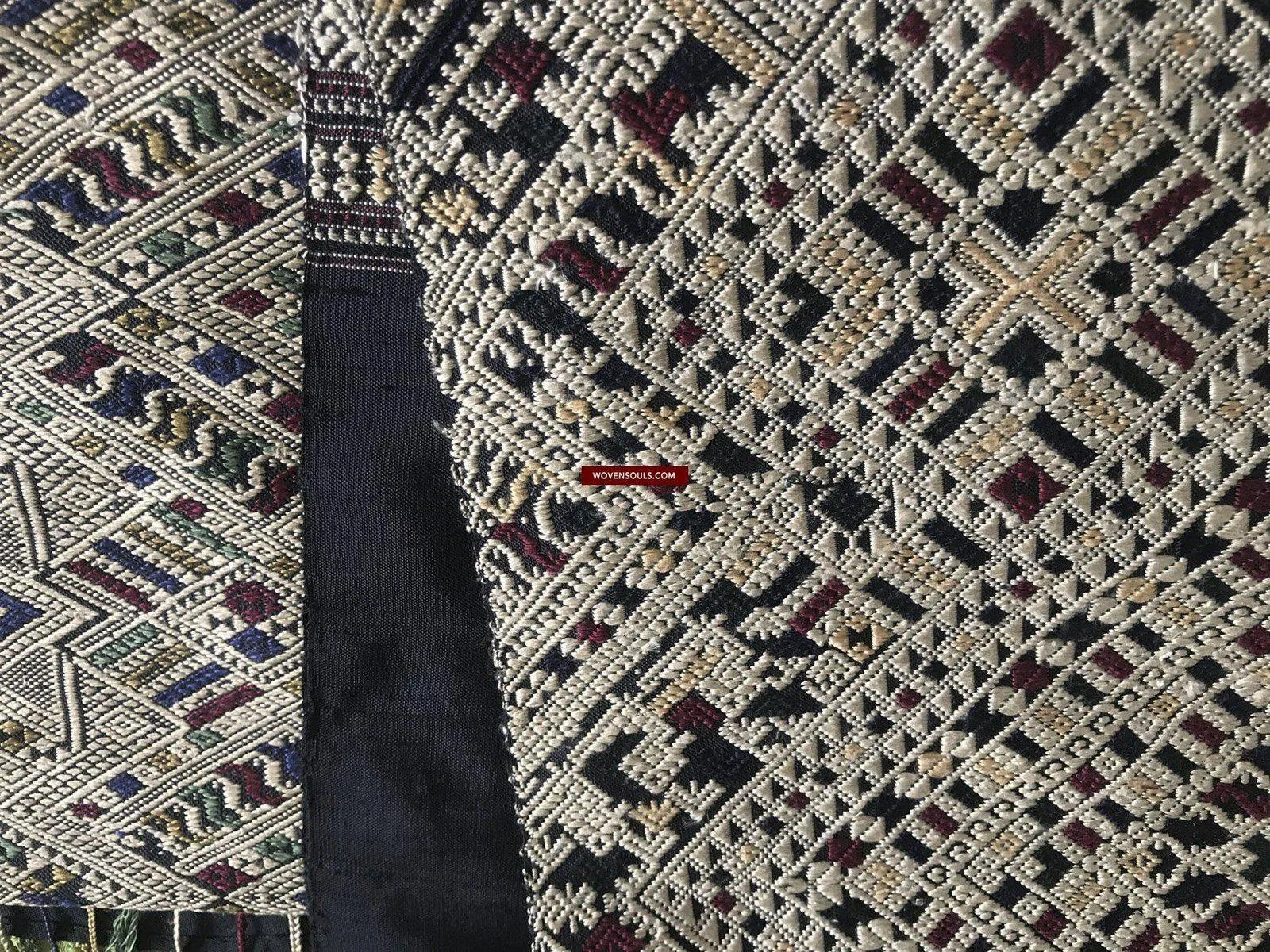 1361 Superb Laotian Silk Shawl - Weaving Textile Art from Laos