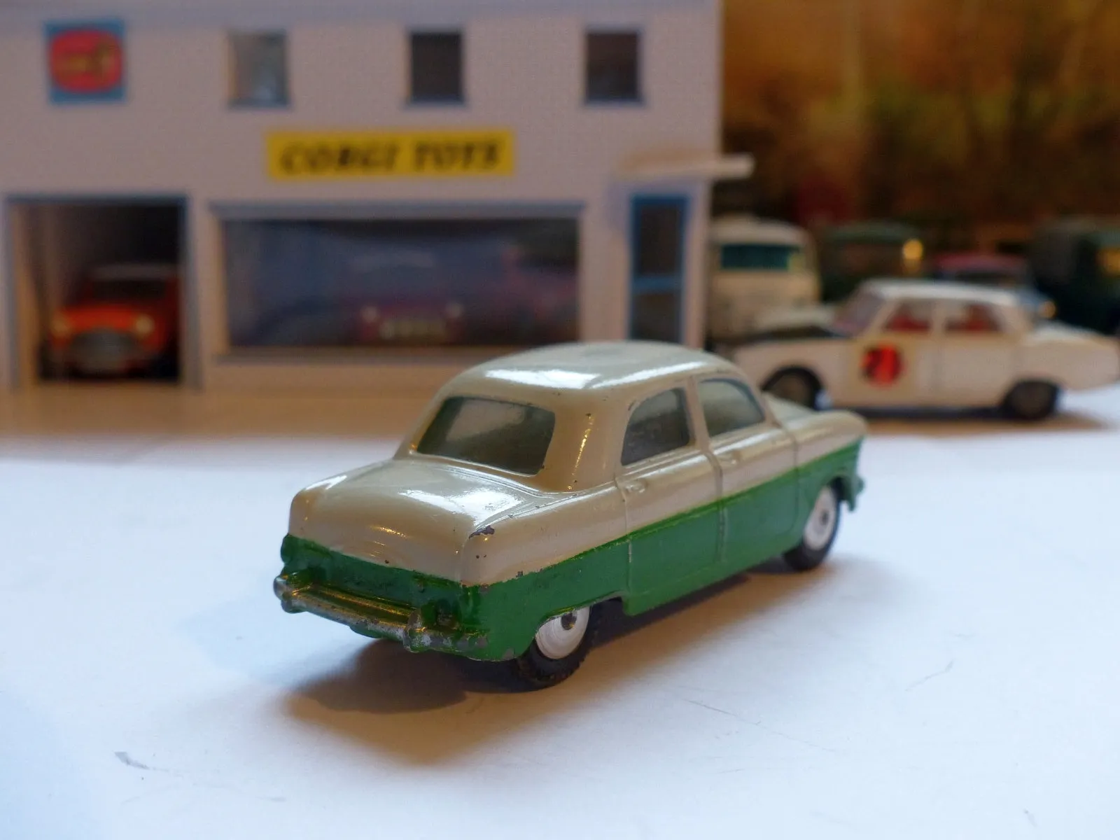 200 Ford Consul in green and off-white