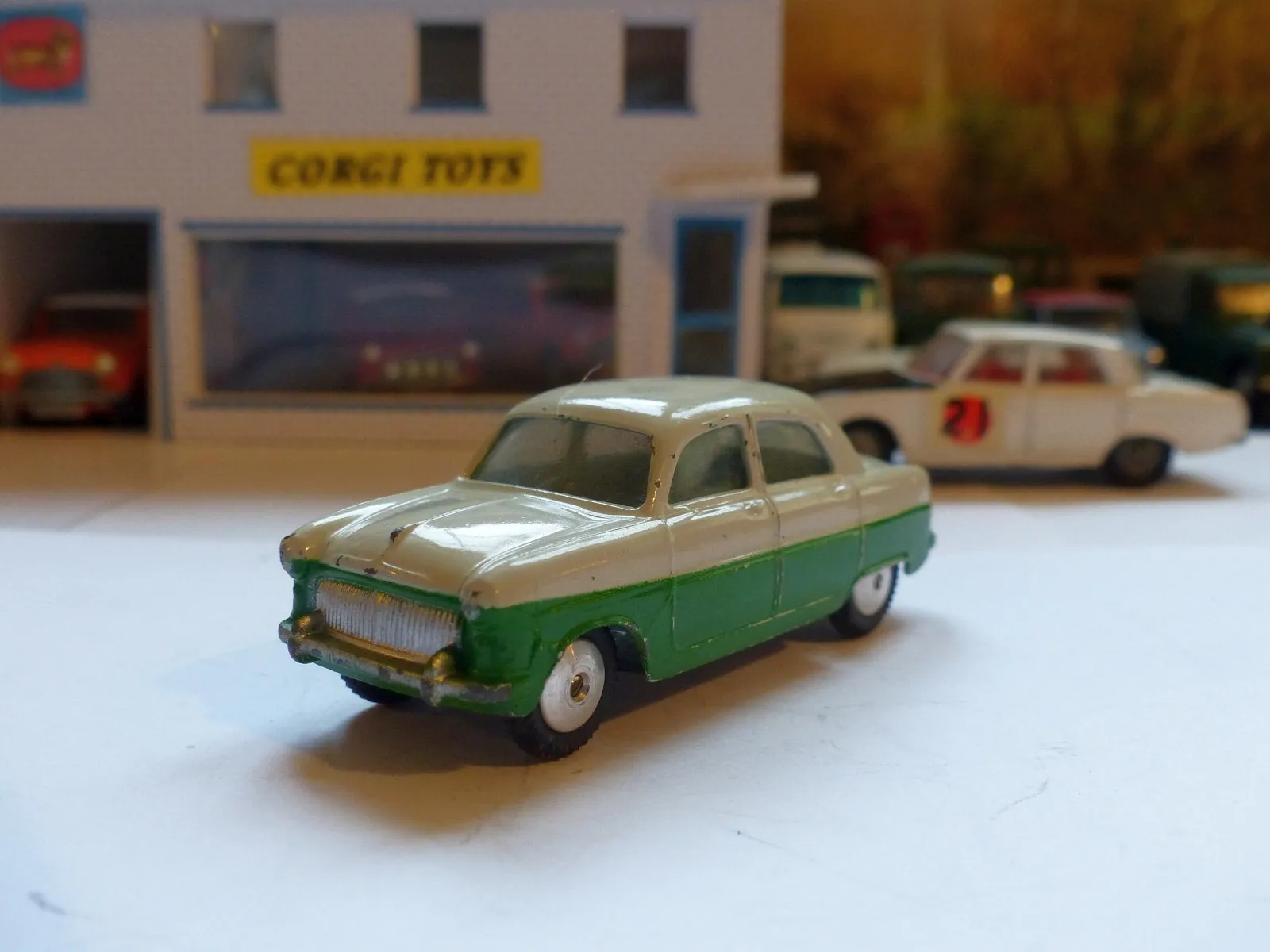 200 Ford Consul in green and off-white