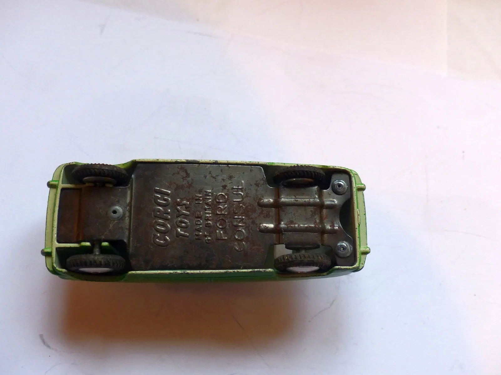 200 Ford Consul in green and off-white