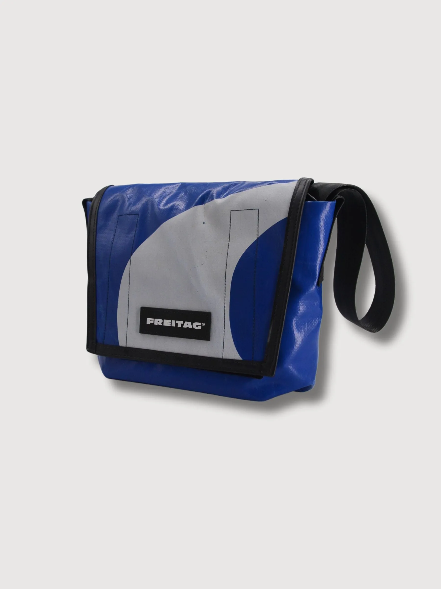 Bag F11 Lassie Electric Blue In Used Truck Tarps | Freitag