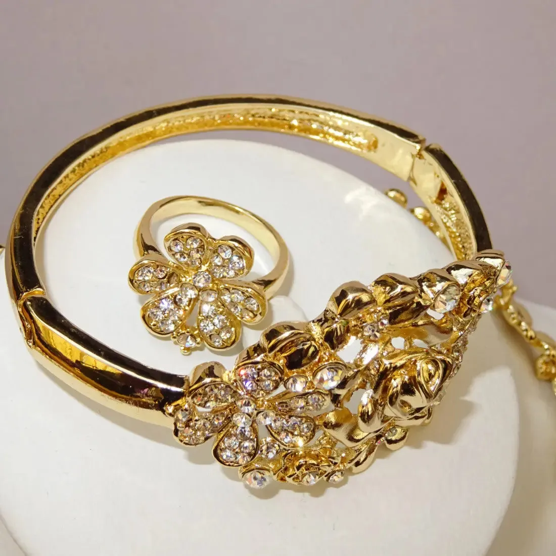 Elegant New Design Gold Plated Necklace Jewellery Set