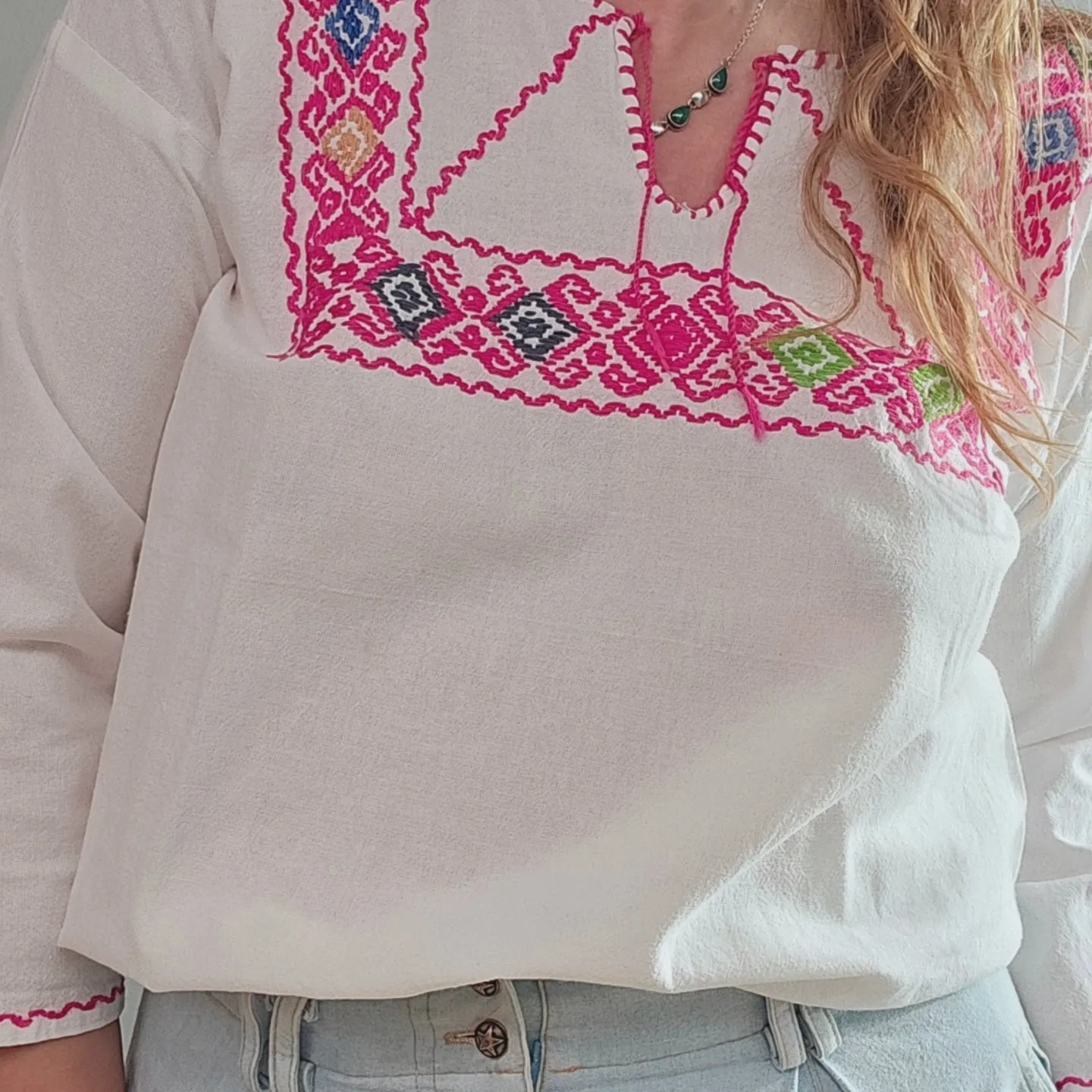 EMBROIDERED COTTON BLOUSE.