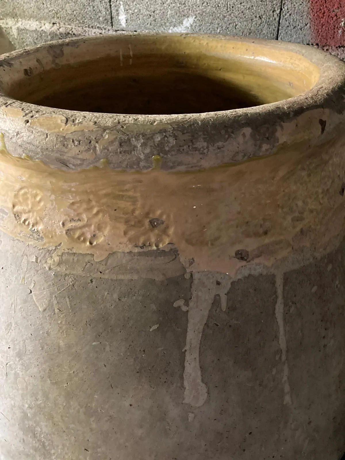 Large eighteenth-century Biot jar