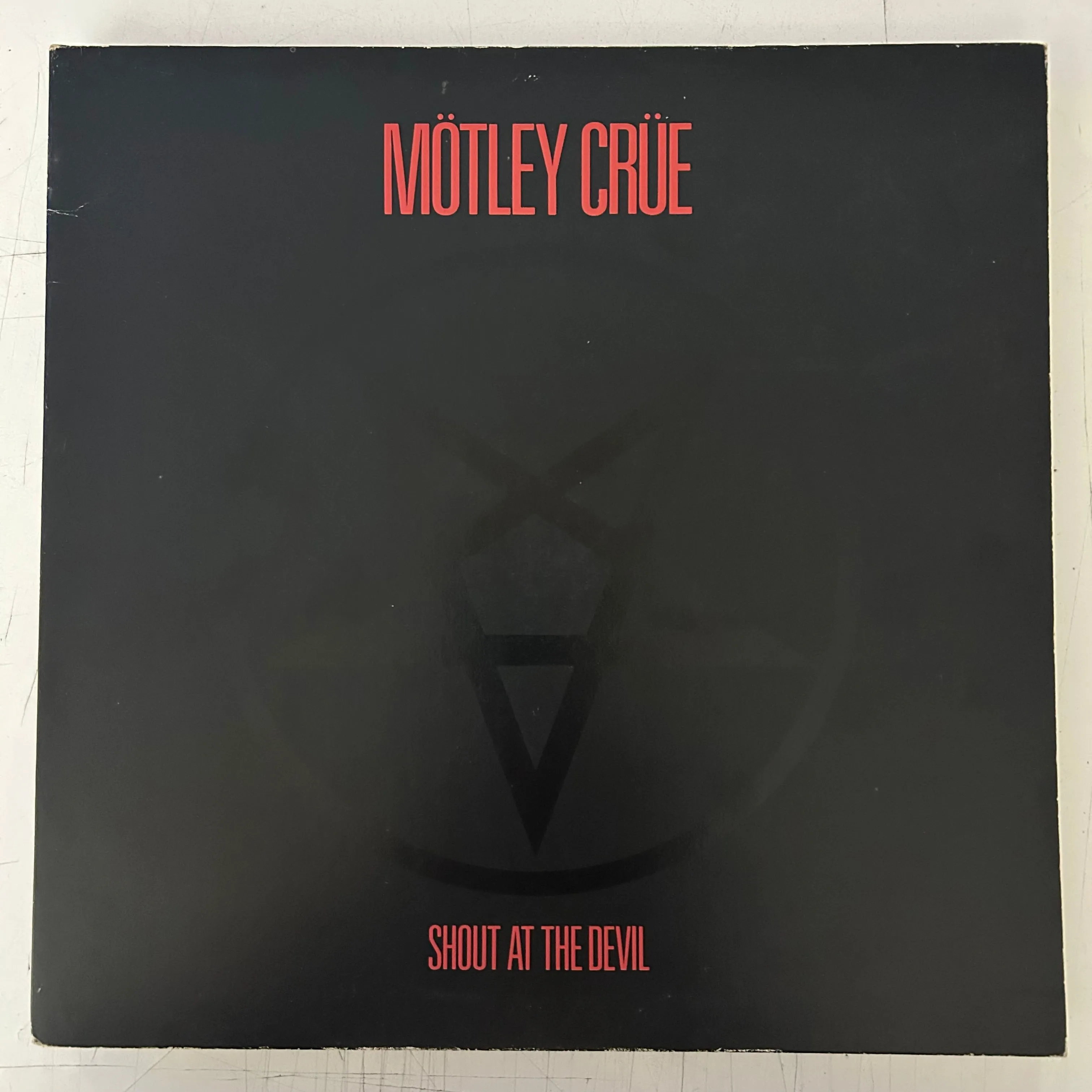 MOTLEY CRUE = SHOUT AT THE DEVIL (CDN 1983) (USED)