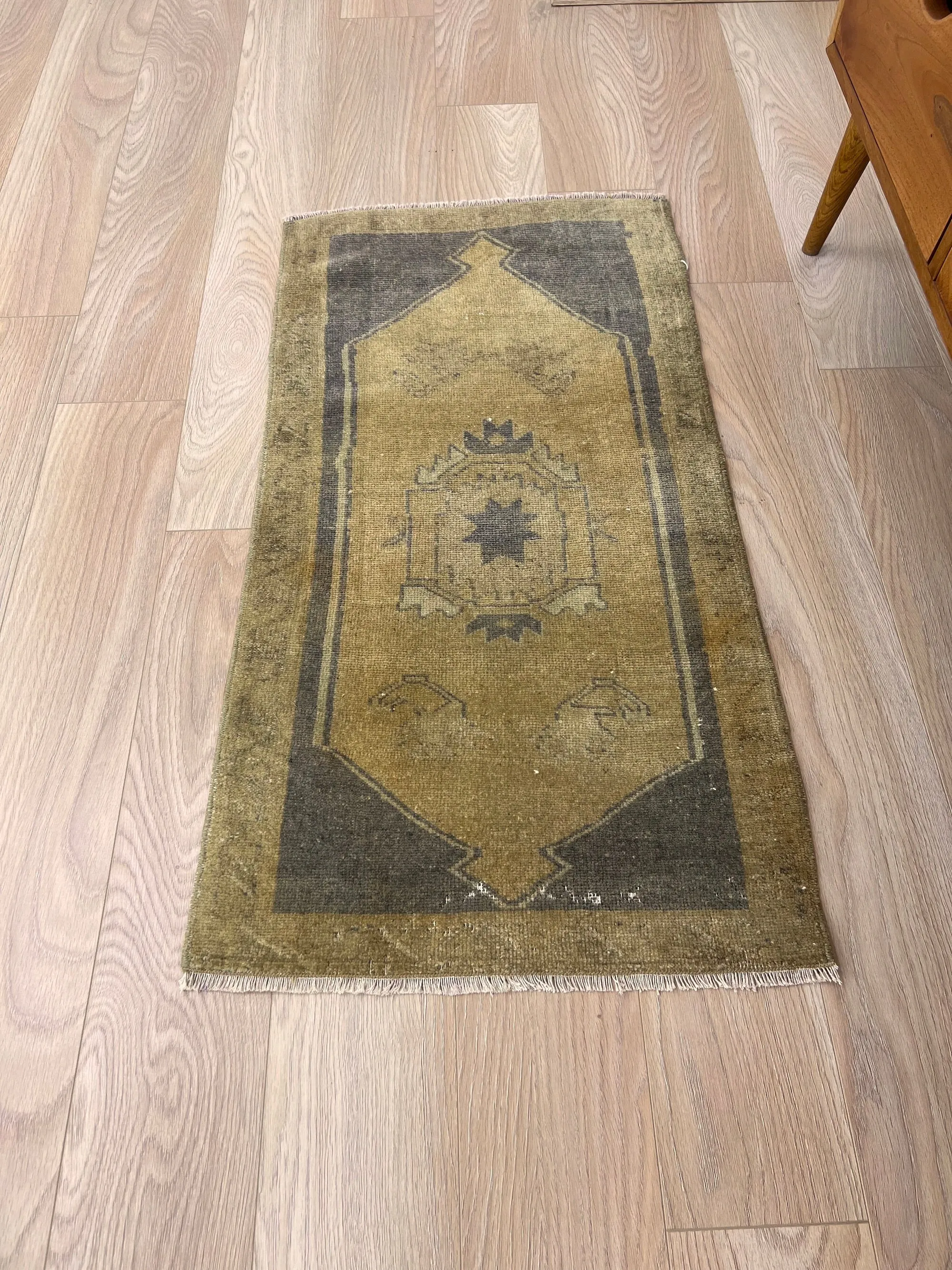 Pavlina - Vintage Turkish Small Rug