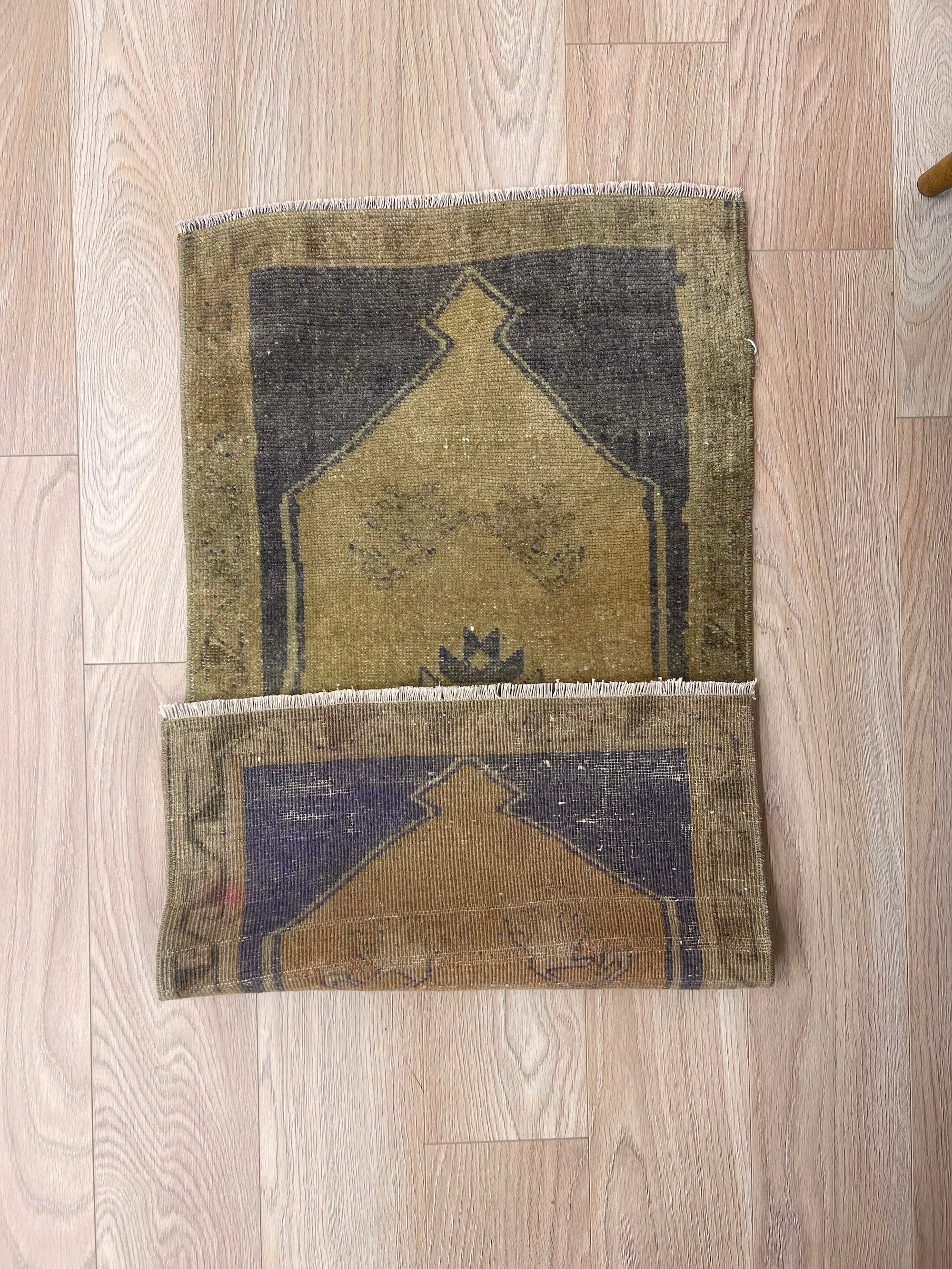 Pavlina - Vintage Turkish Small Rug