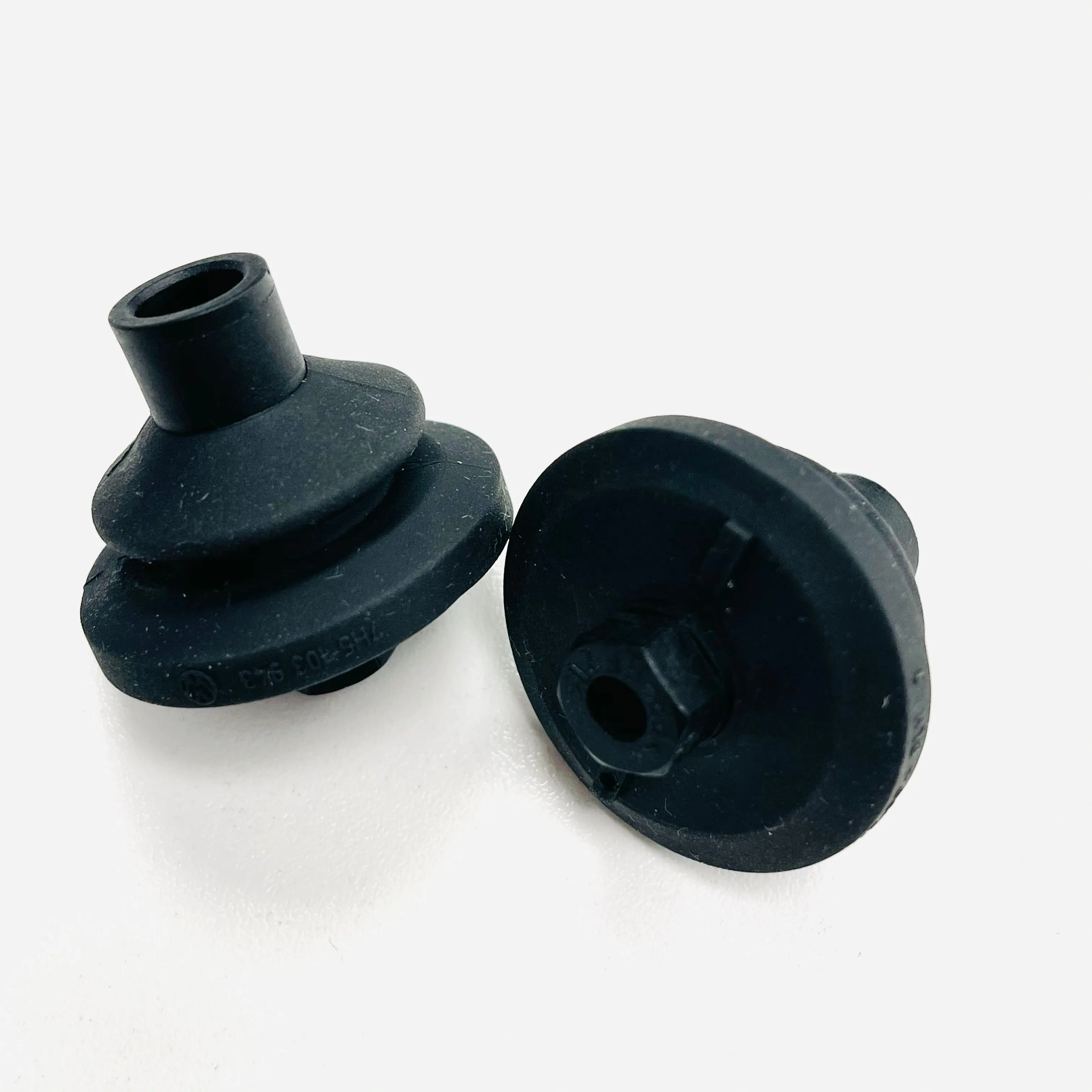 T5 ENGINE COVER GENUINE VW FIXING MOUNT